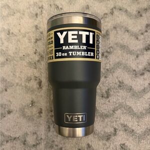 YETI Rambler 30 oz Tumbler - Grey
